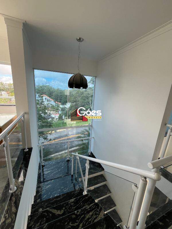 Casa em Condomínio para aluguel em Parque Terra Nova II: Escada interna