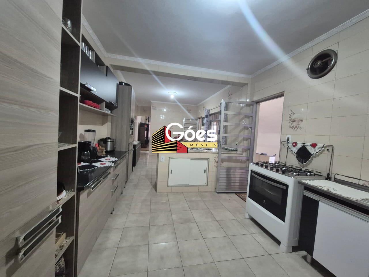 Sobrado à venda em Parque das Américas: 