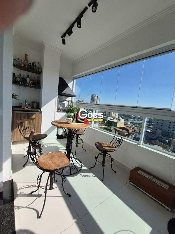 Apartamento à venda com 2 quartos, 67m² - Foto 9