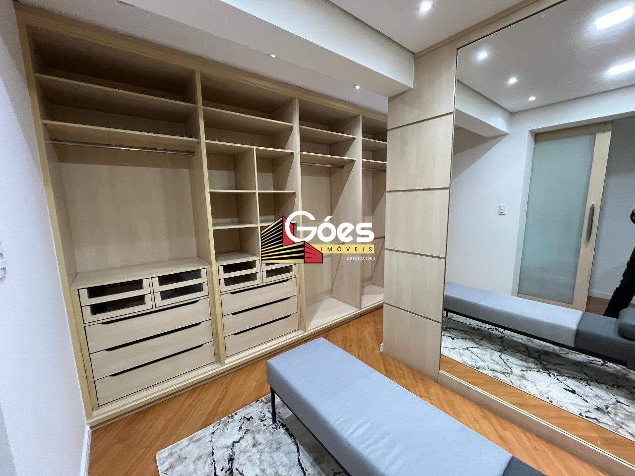 Casa em Condomínio à venda em Parque Terra Nova II: Closet