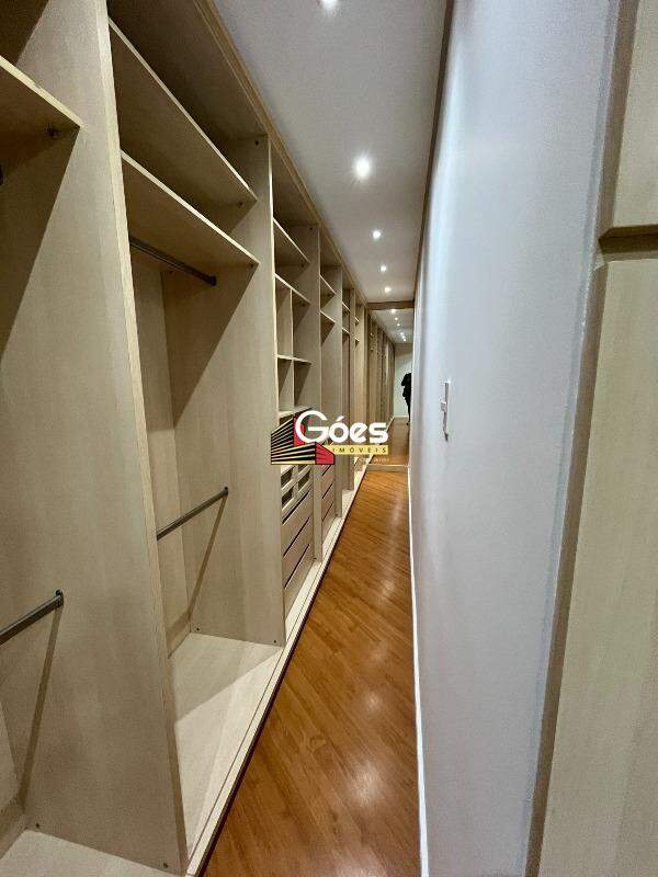 Casa em Condomínio à venda em Parque Terra Nova II: Closet