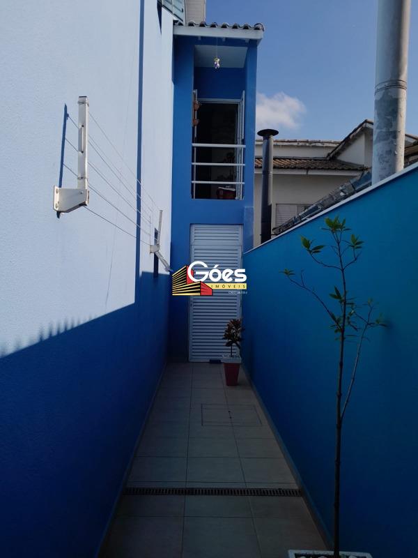 Sobrado à venda em Jardim Pedroso: 