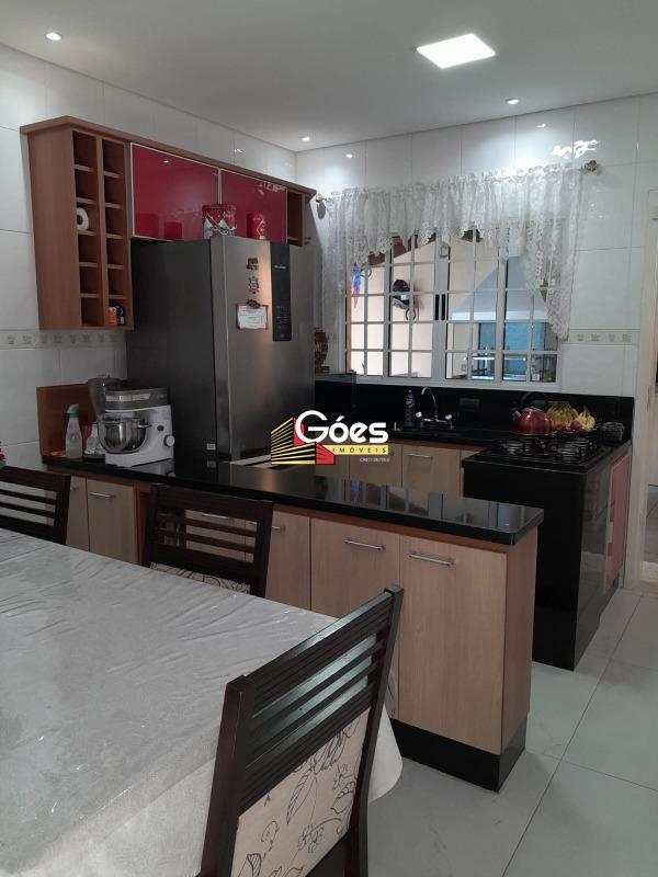 Sobrado à venda em Jardim Pedroso: 