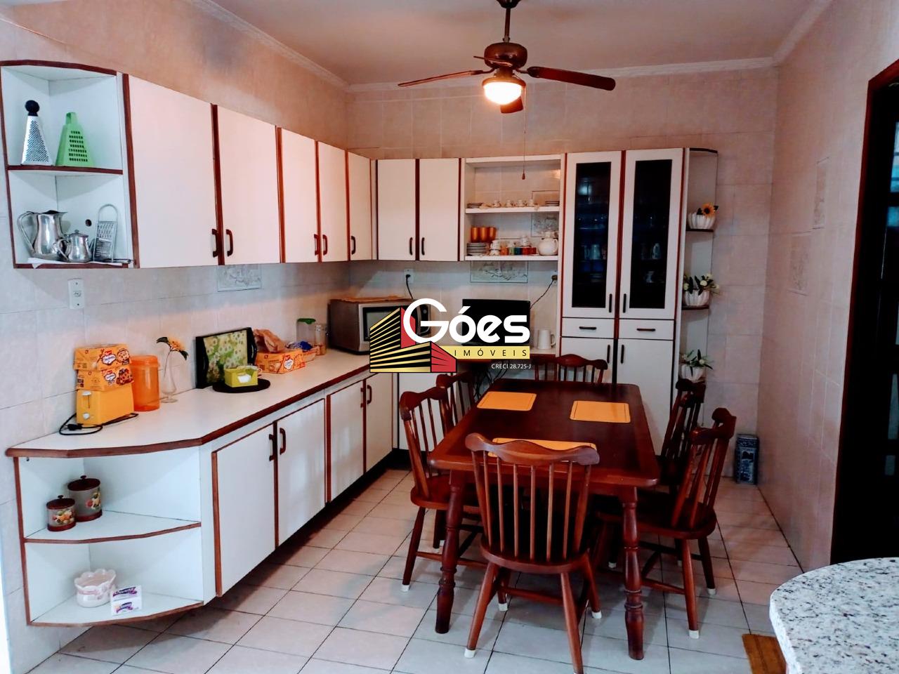 Sobrado à venda em Centro: 