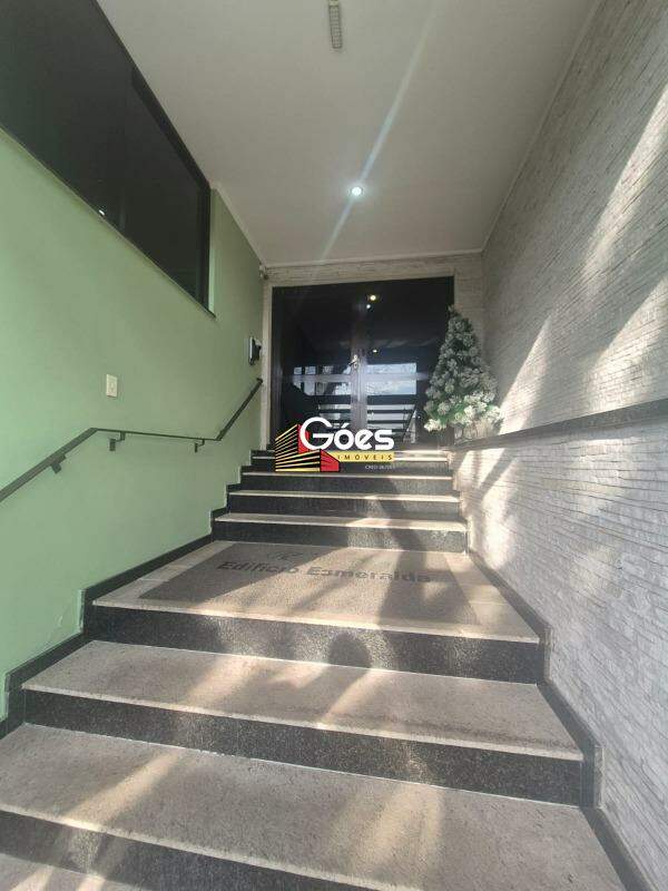 Apartamento à venda com 2 quartos, 64m² - Foto 3