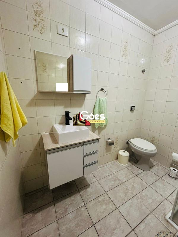 Sobrado à venda em Cerâmica: 