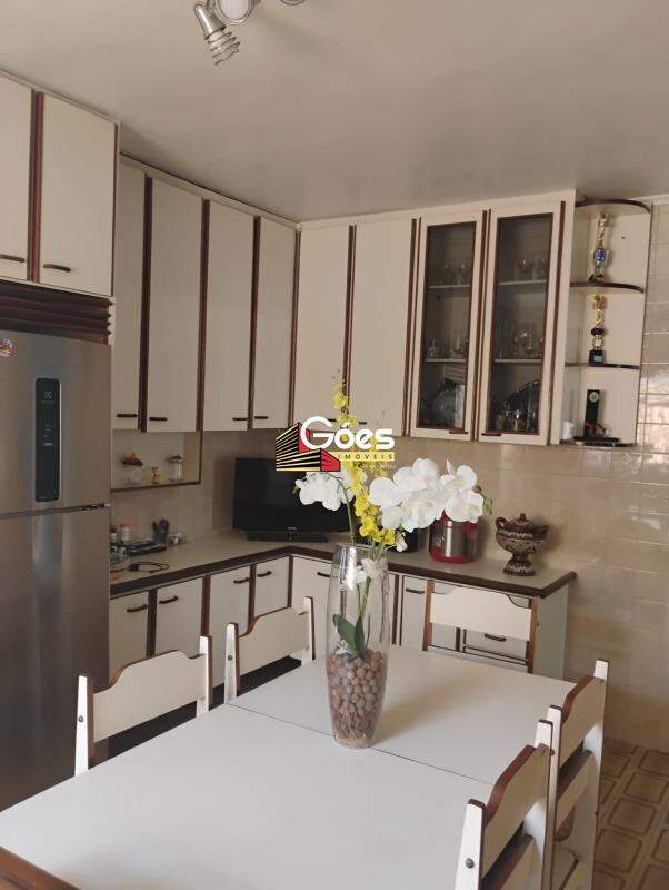 Casa à venda em Vila Emílio: 