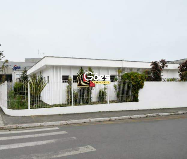 Casa comercial para aluguel em Centro: 