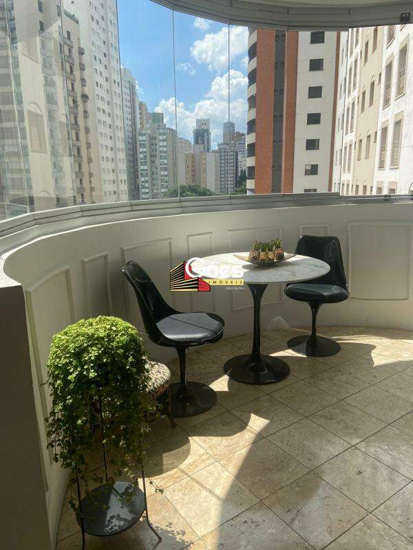 Apartamento à venda em Moema: 