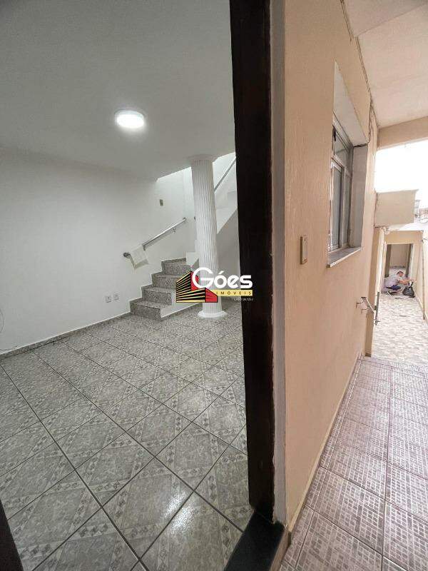 Casa à venda com 3 quartos, 180m² - Foto 3