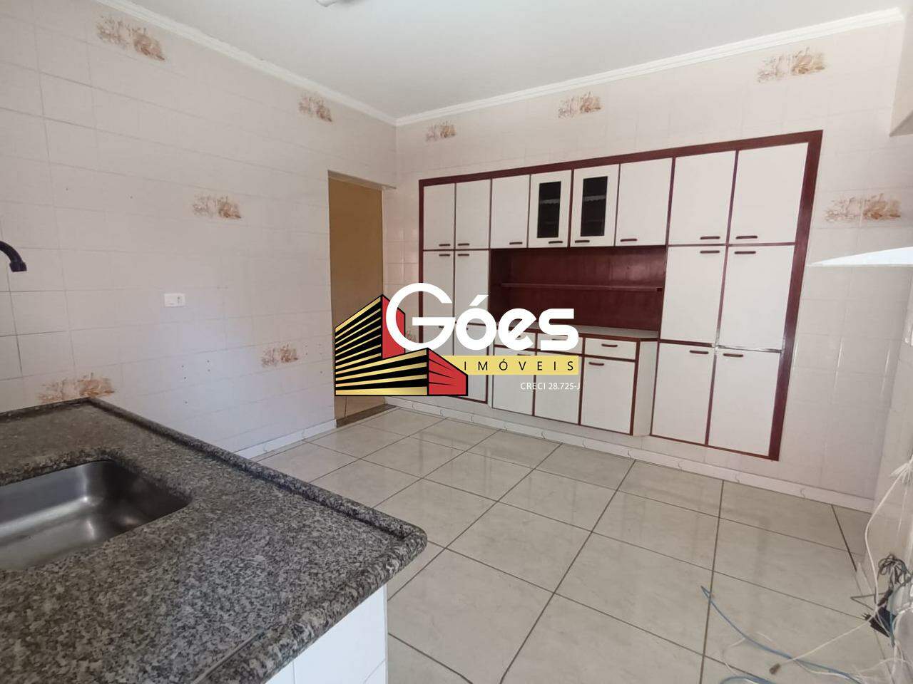 Casa à venda com 4 quartos, 209m² - Foto 1