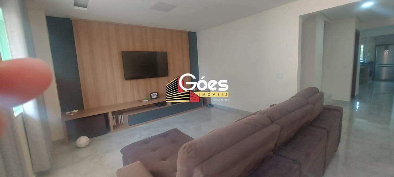 Sobrado à venda com 3 quartos, 230m² - Foto 1