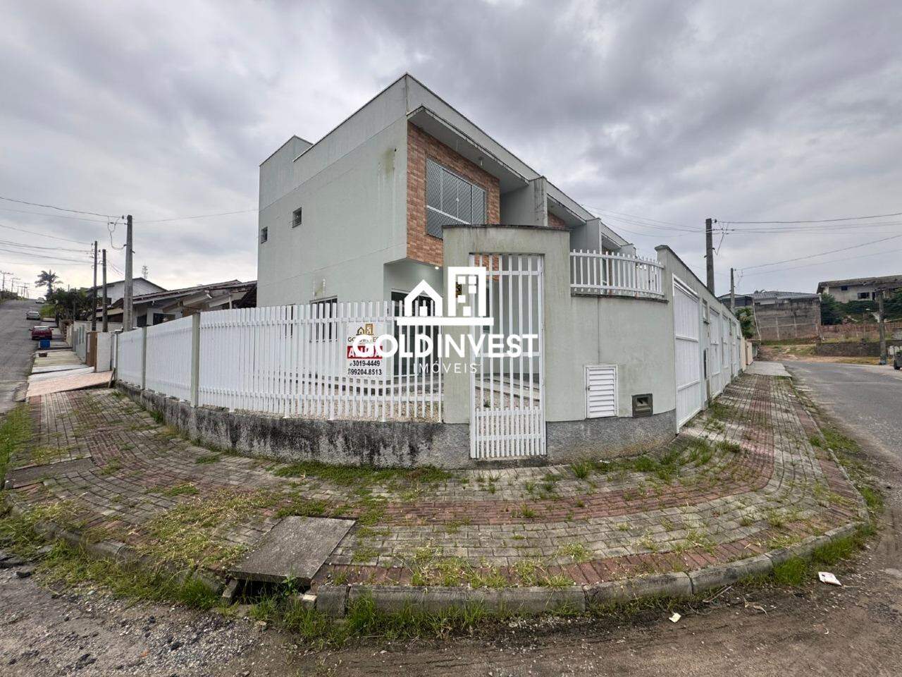 Sobrado geminado com 2 suítes no bairro Planalto!!!