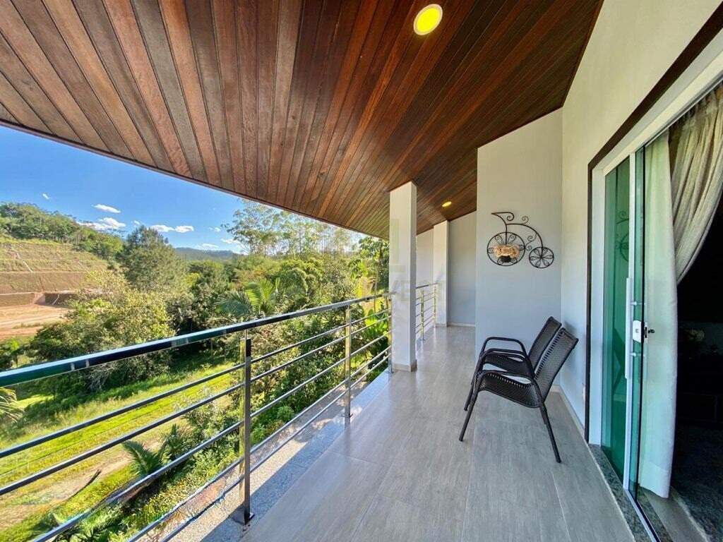 Casa de 4 quartos, 250m² no bairro CENTRO, em Guabiruba | Eu Corretor
