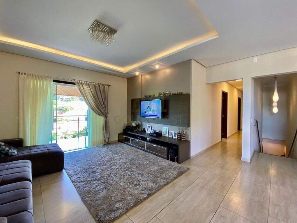 Casa de 4 quartos, 250m² no bairro CENTRO, em Guabiruba | Eu Corretor