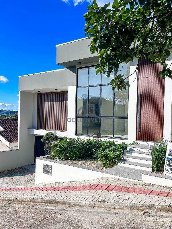 Casa de 3 quartos, 272m² no bairro São Pedro, em Brusque | Eu Corretor
