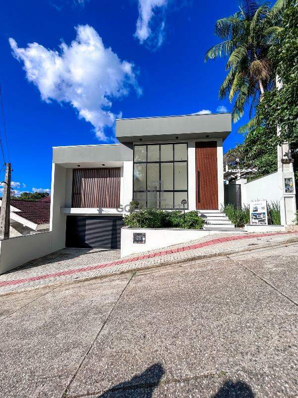 Casa de 3 quartos, 272m² no bairro São Pedro, em Brusque | Eu Corretor