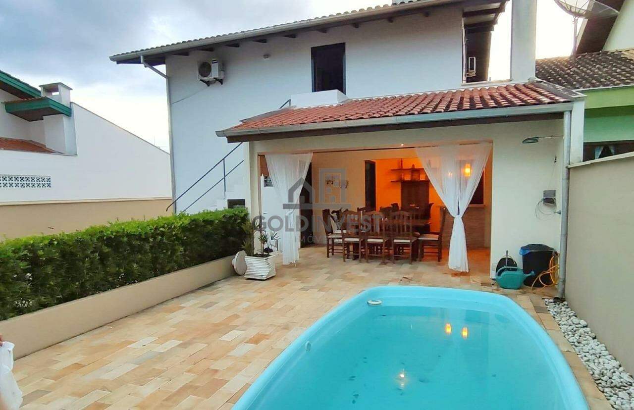Casa de 4 quartos, 240m² no bairro Souza Cruz, em Brusque | Eu Corretor