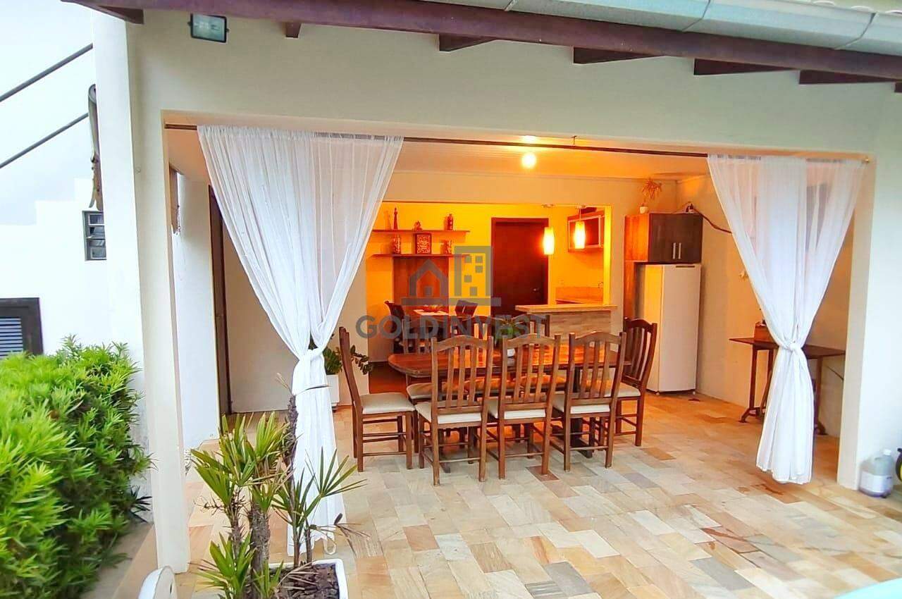 Casa de 4 quartos, 240m² no bairro Souza Cruz, em Brusque | Eu Corretor