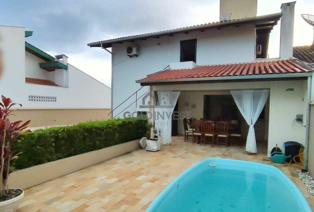 Casa de 4 quartos, 240m² no bairro Souza Cruz, em Brusque | Eu Corretor