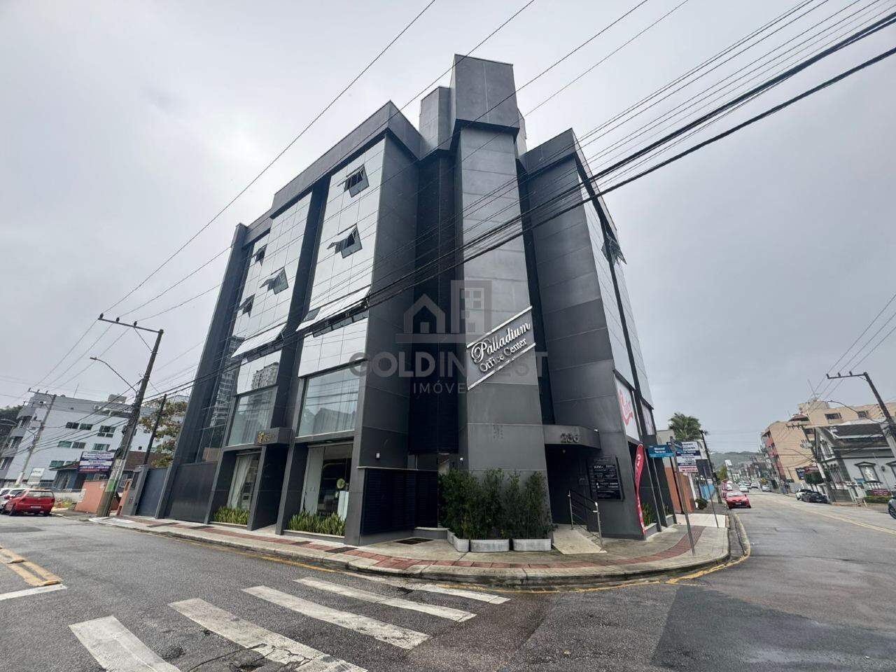Sala comercial com 100m² no Centro de Brusque!!!
