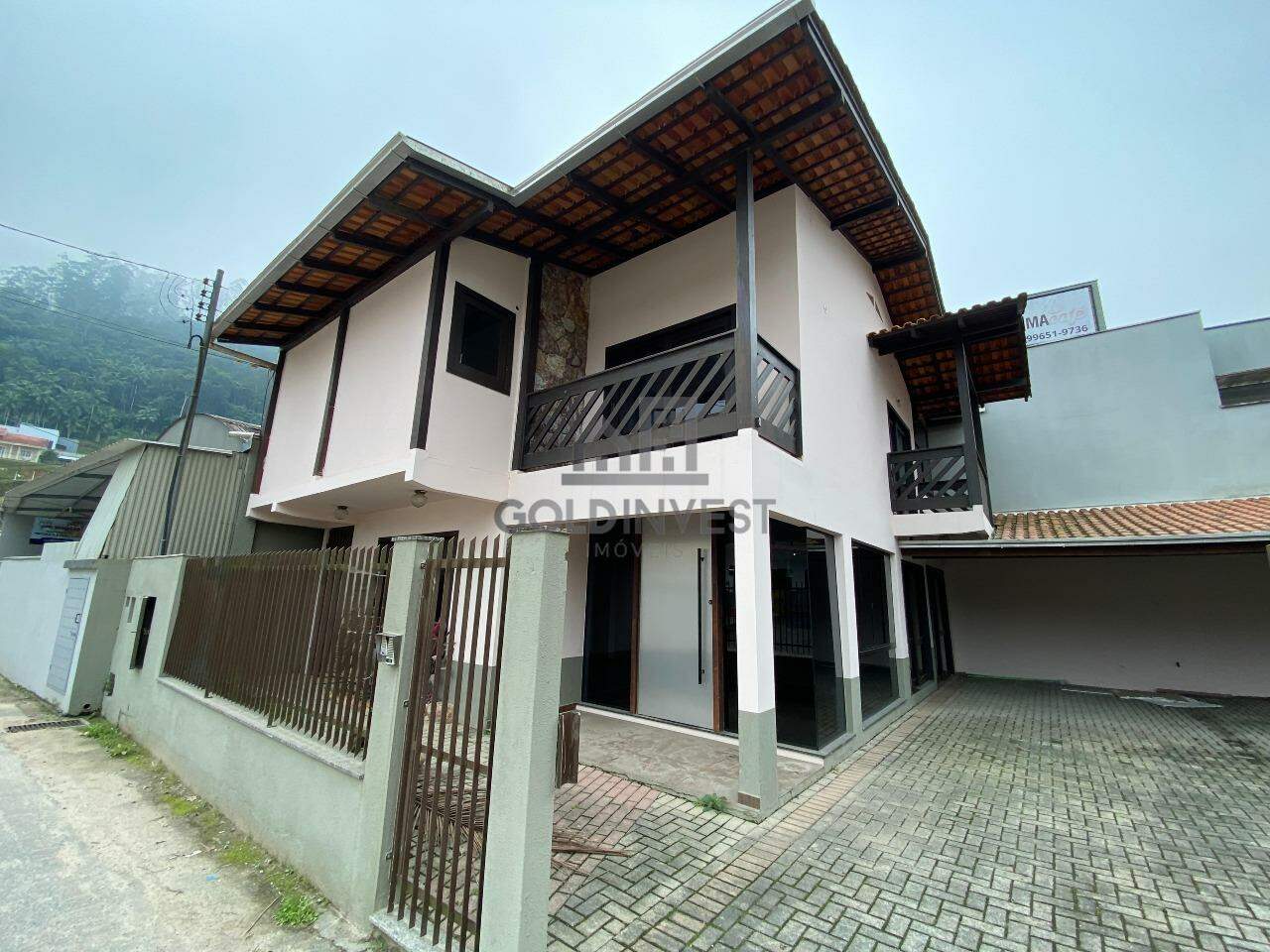 Casa com 4 dormitórios no bairro São Pedro-Brusque!!