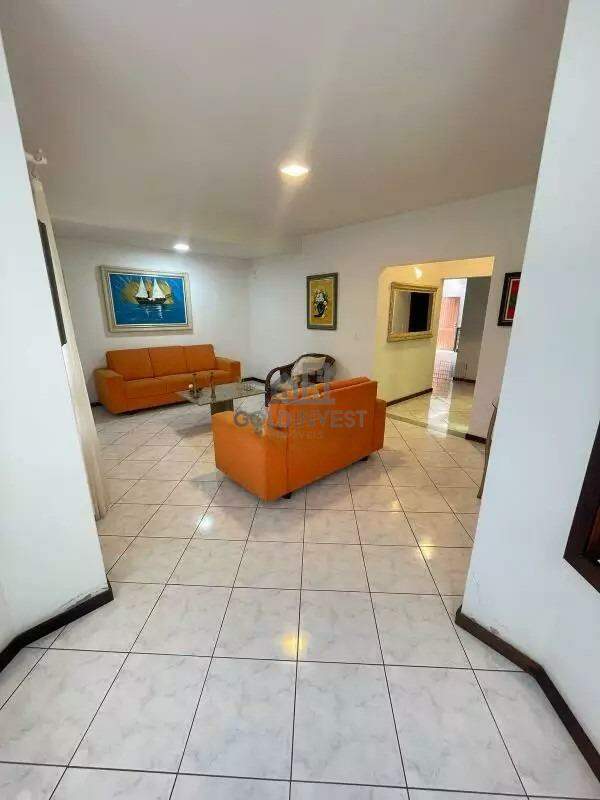 Casa de 6 quartos, 380m² no bairro São Luiz, em Brusque | Eu Corretor