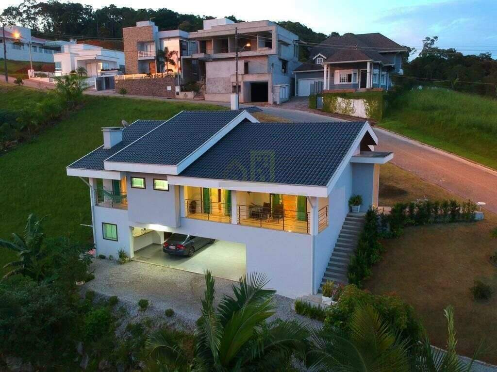 Casa de 4 quartos, 250m² no bairro CENTRO, em Guabiruba | Eu Corretor