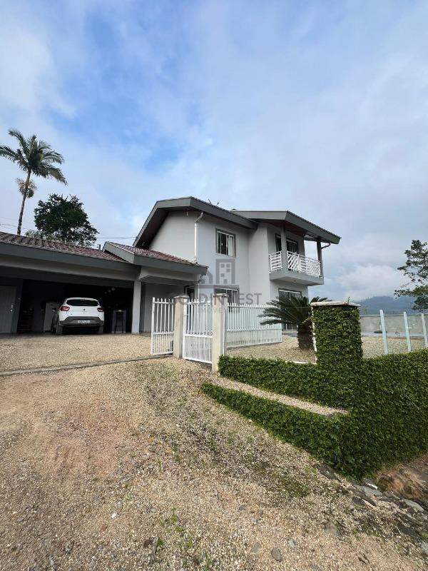 Casa de dois andares na Guabiruba, Lageado baixo
