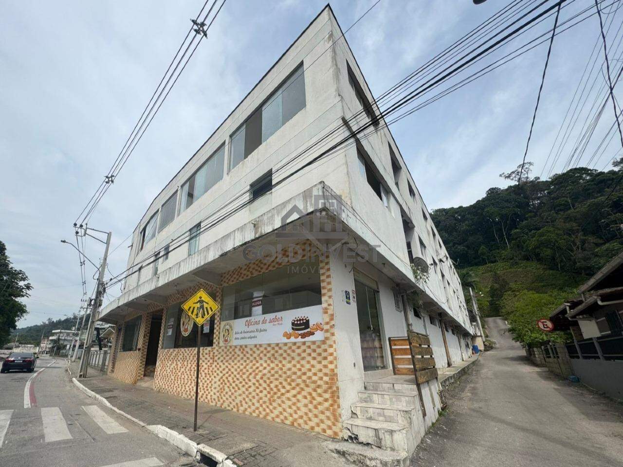Sala comercial com 60m² no bairro Azambuja!!!