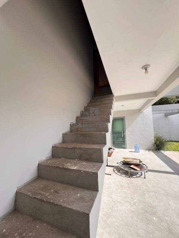 Casa à venda no Águas Claras: ESCADA ACESSO PISO SUPERIOR