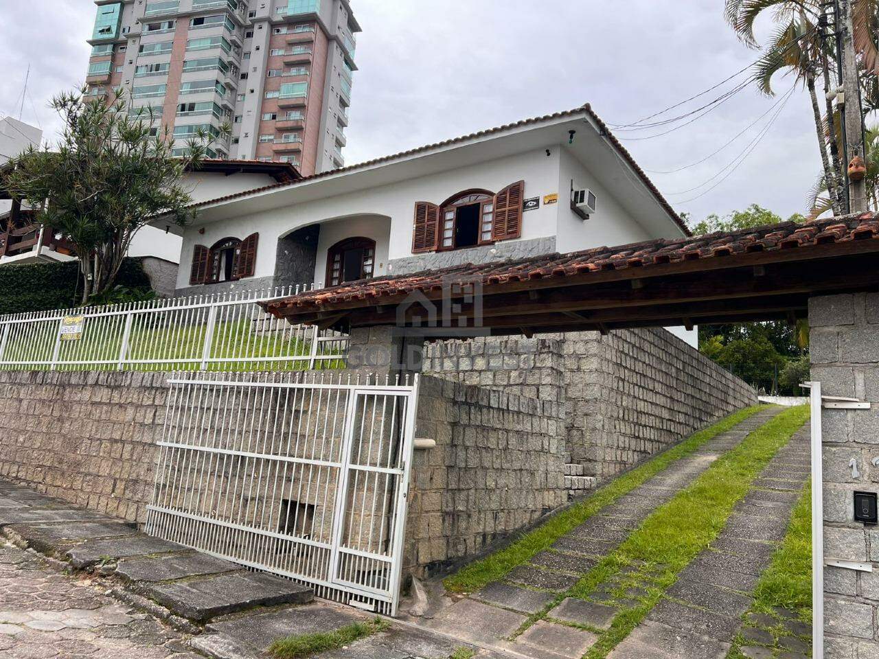 Casa à venda no Santa Rita: portão de veículos