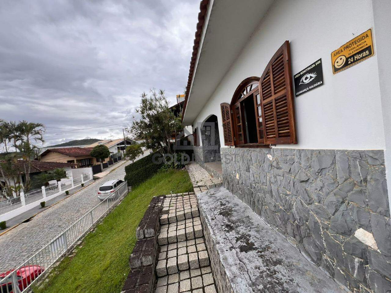 Casa à venda no Santa Rita: lateral