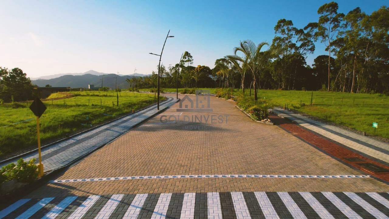Terreno à venda no Primeiro de Maio: 
