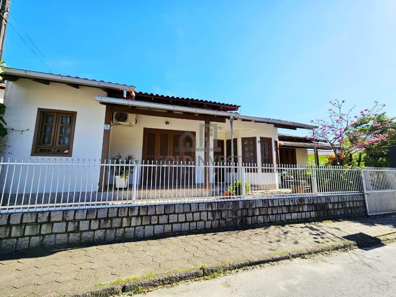 Casa à venda no Primeiro de Maio: 