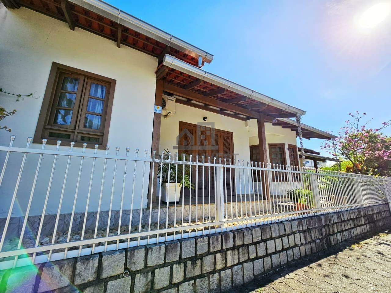 Casa à venda no Primeiro de Maio: 