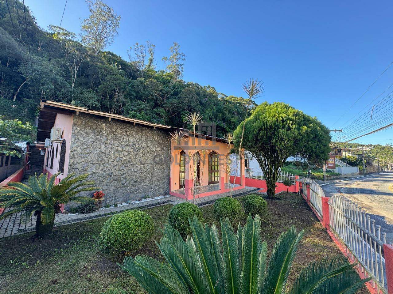 Casa para aluguel no Primeiro de Maio: 