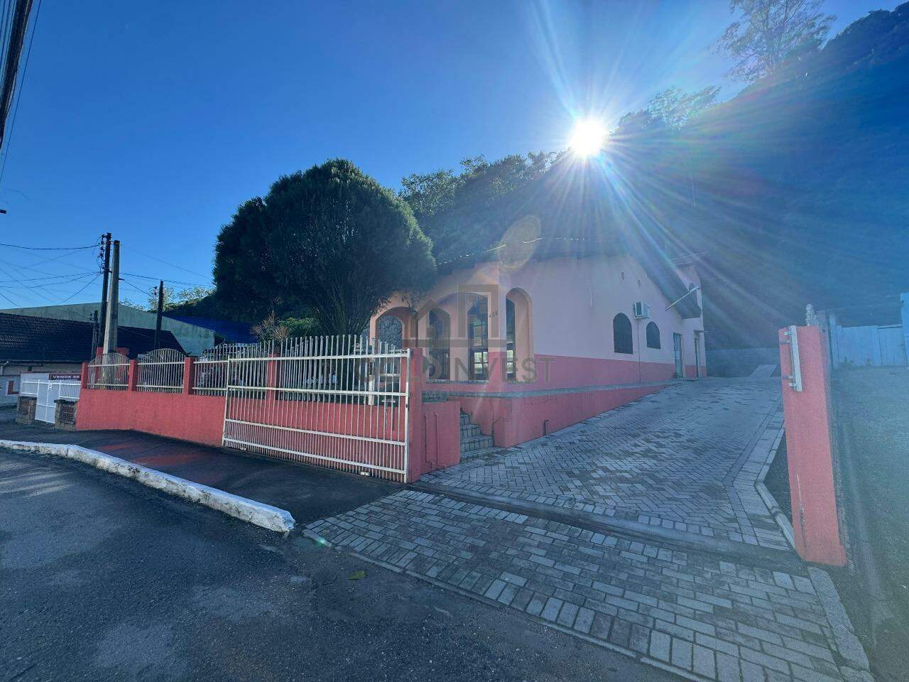 Casa para aluguel no Primeiro de Maio: 