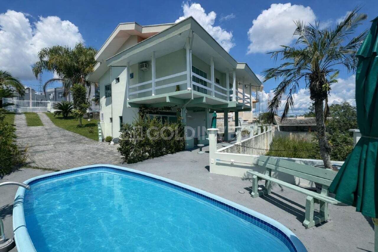 Casa de 4 quartos, 210m² no bairro Azambuja, em Brusque | Eu Corretor