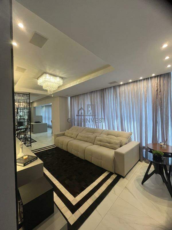 Apartamento à venda no Meia Praia: 
