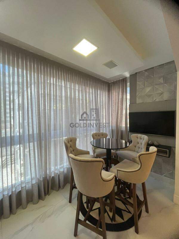 Apartamento à venda no Meia Praia: 