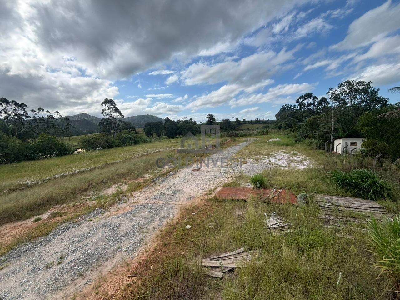 Terreno à venda no Escalvados: 
