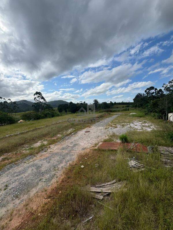 Terreno à venda no Escalvados: 