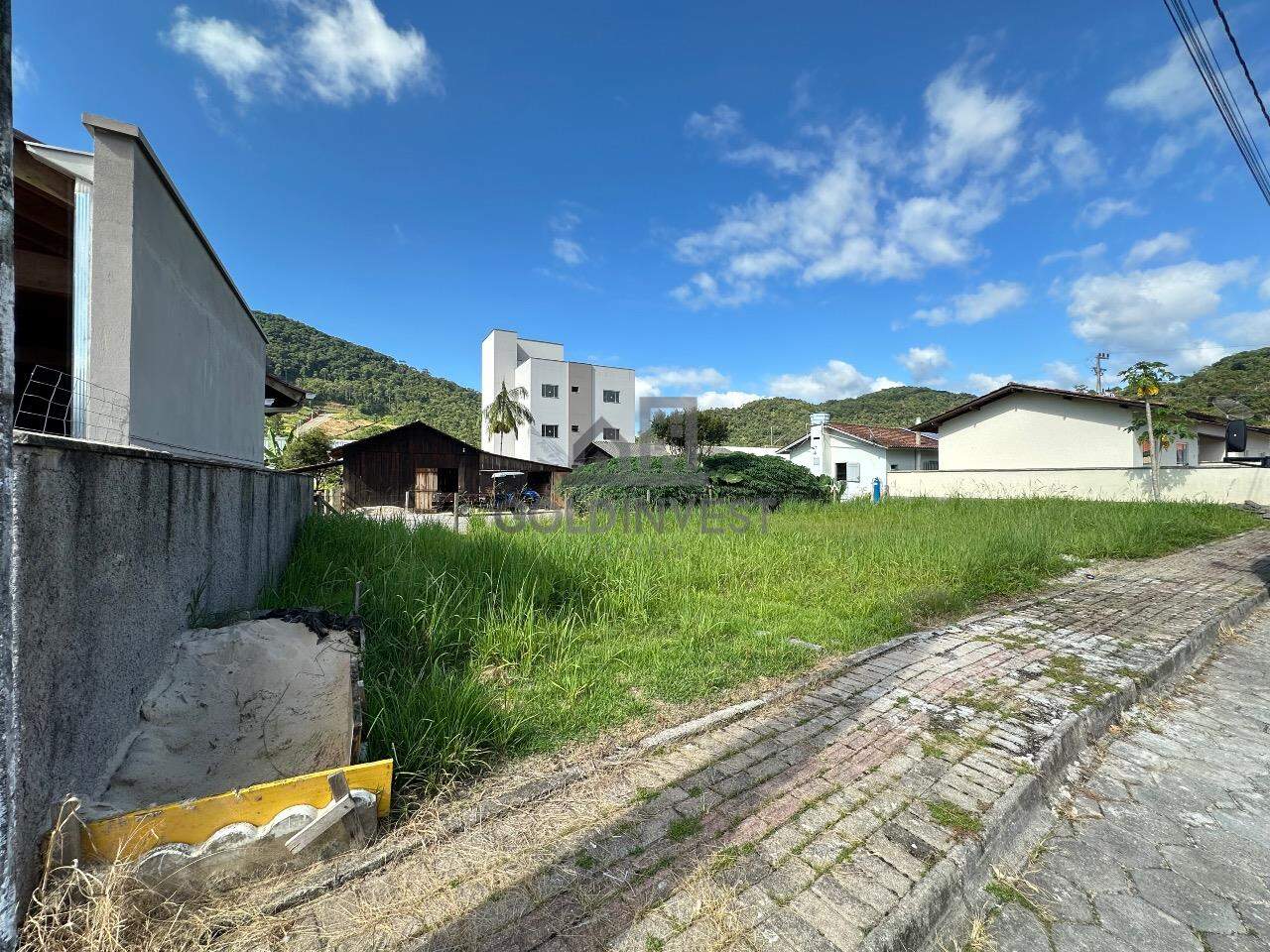 Terreno à venda no Guabiruba Sul: 