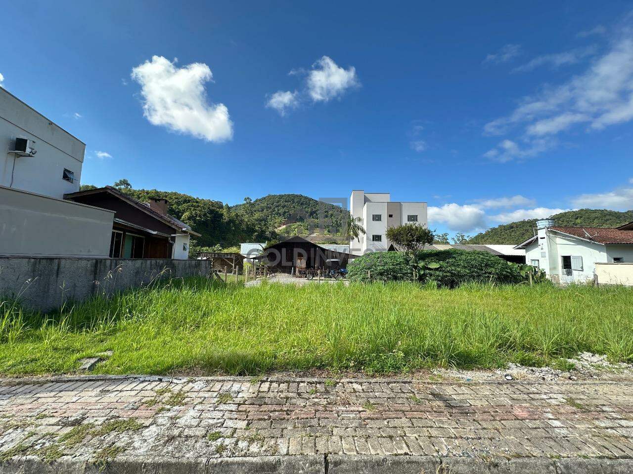 Terreno à venda no Guabiruba Sul: 