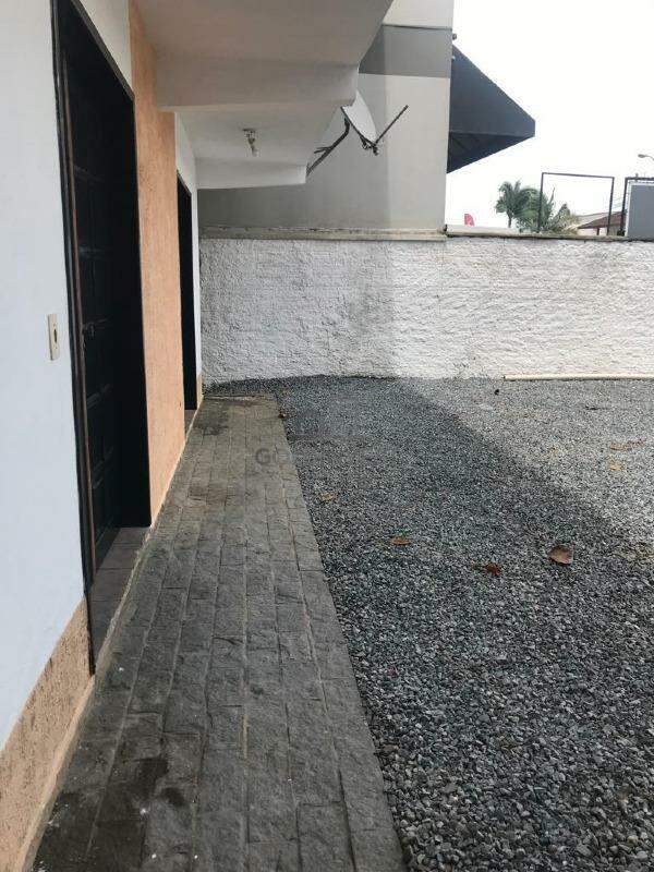 Casa para aluguel no Souza Cruz: 