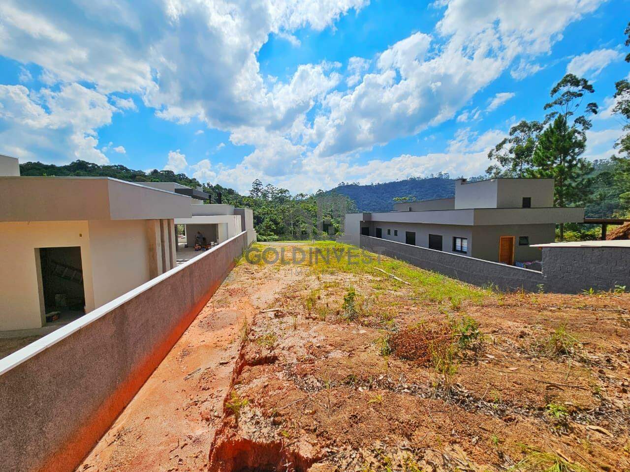 Terreno à venda no Primeiro de Maio: 