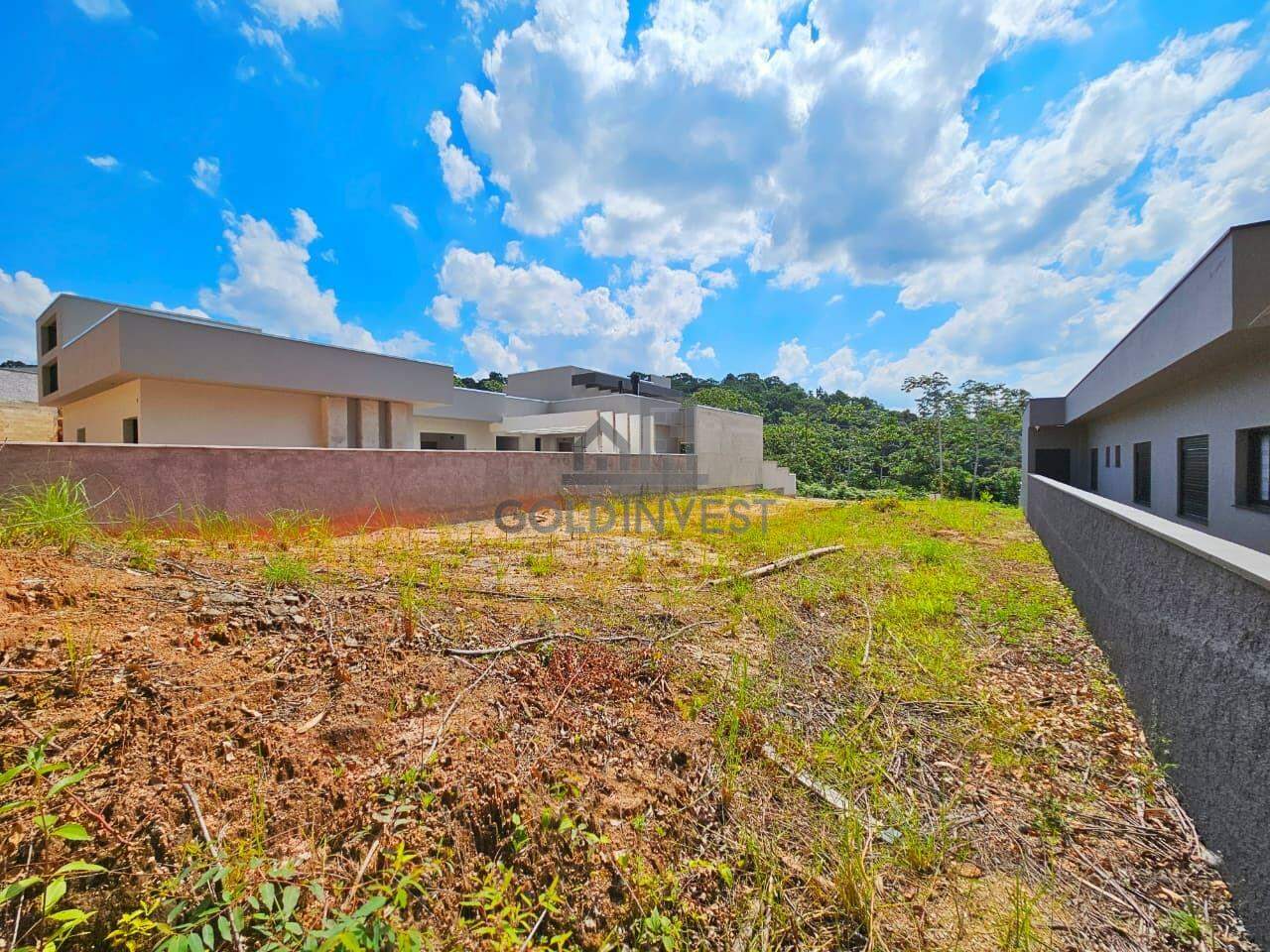 Terreno à venda no Primeiro de Maio: 