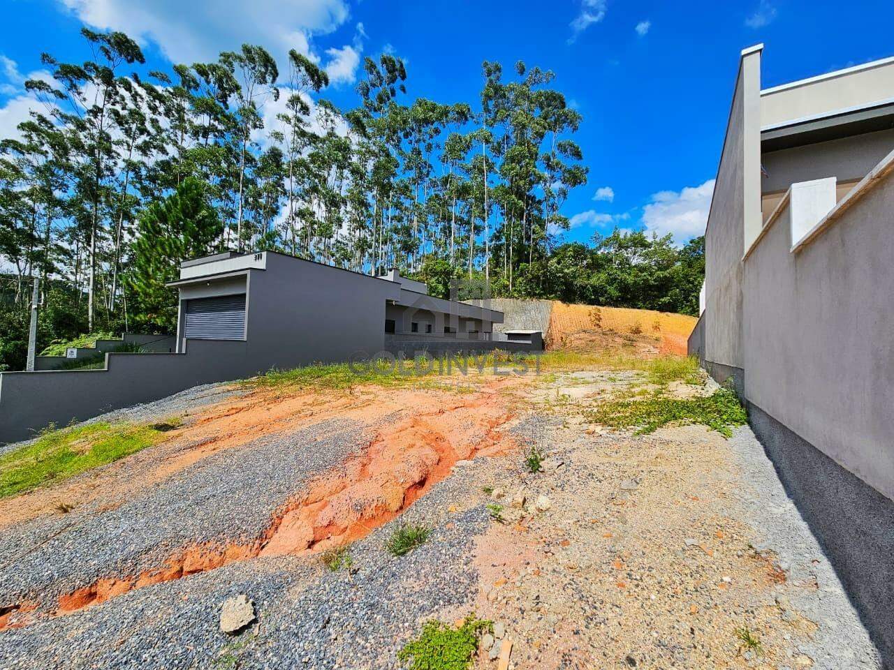 Terreno à venda no Primeiro de Maio: 
