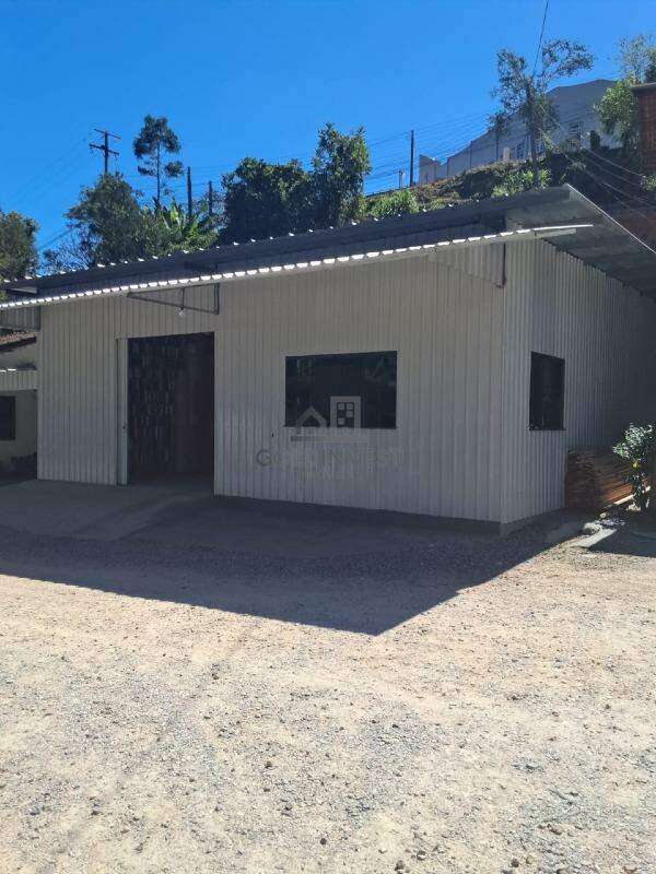 Galpão para aluguel no Primeiro de Maio: 
